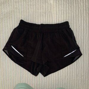 Lululemon Hotty Hot Shorts 2.5"